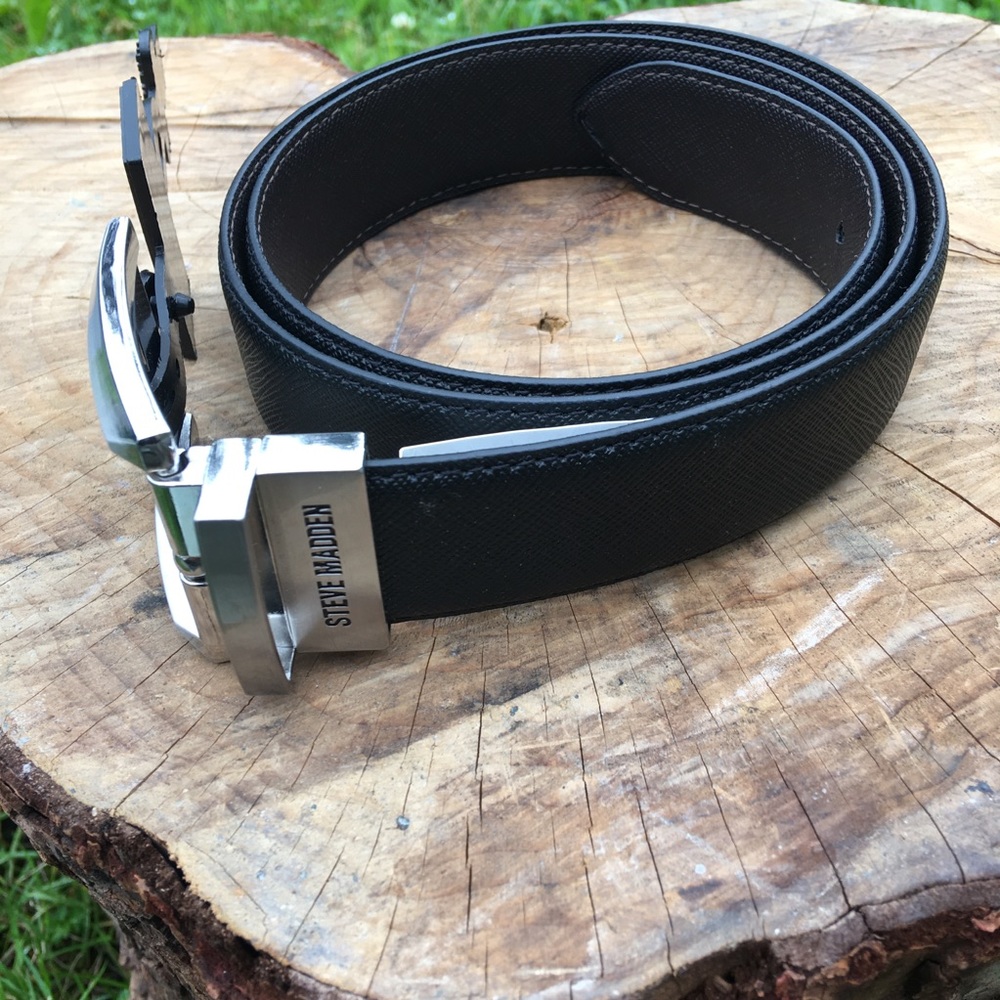 Steve Madden Black/Brown reversible belt